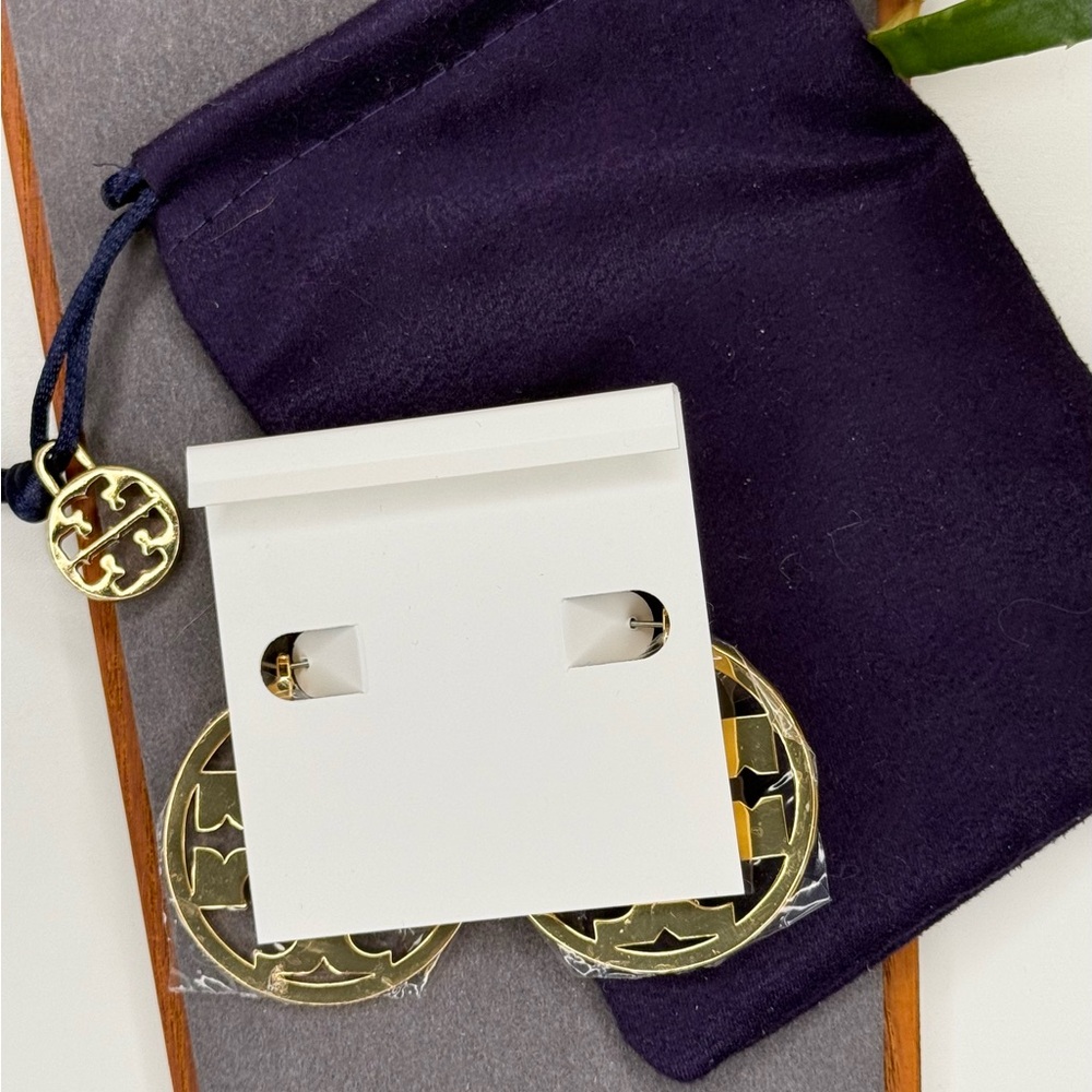 Tory Burch Oversized Logo Hoop Earrings Gold White Enamel NWT Valentines Gift - Picture 6 of 10